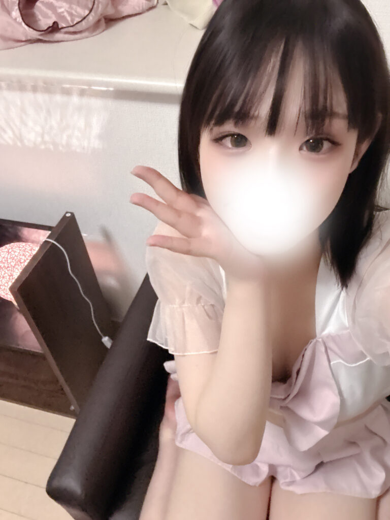 本日も15時半〜います！有難いことに本日も満了です🈵🫶ほのに会いに来てきただいたお兄様ありがとうございます💕夕凪ほの💟